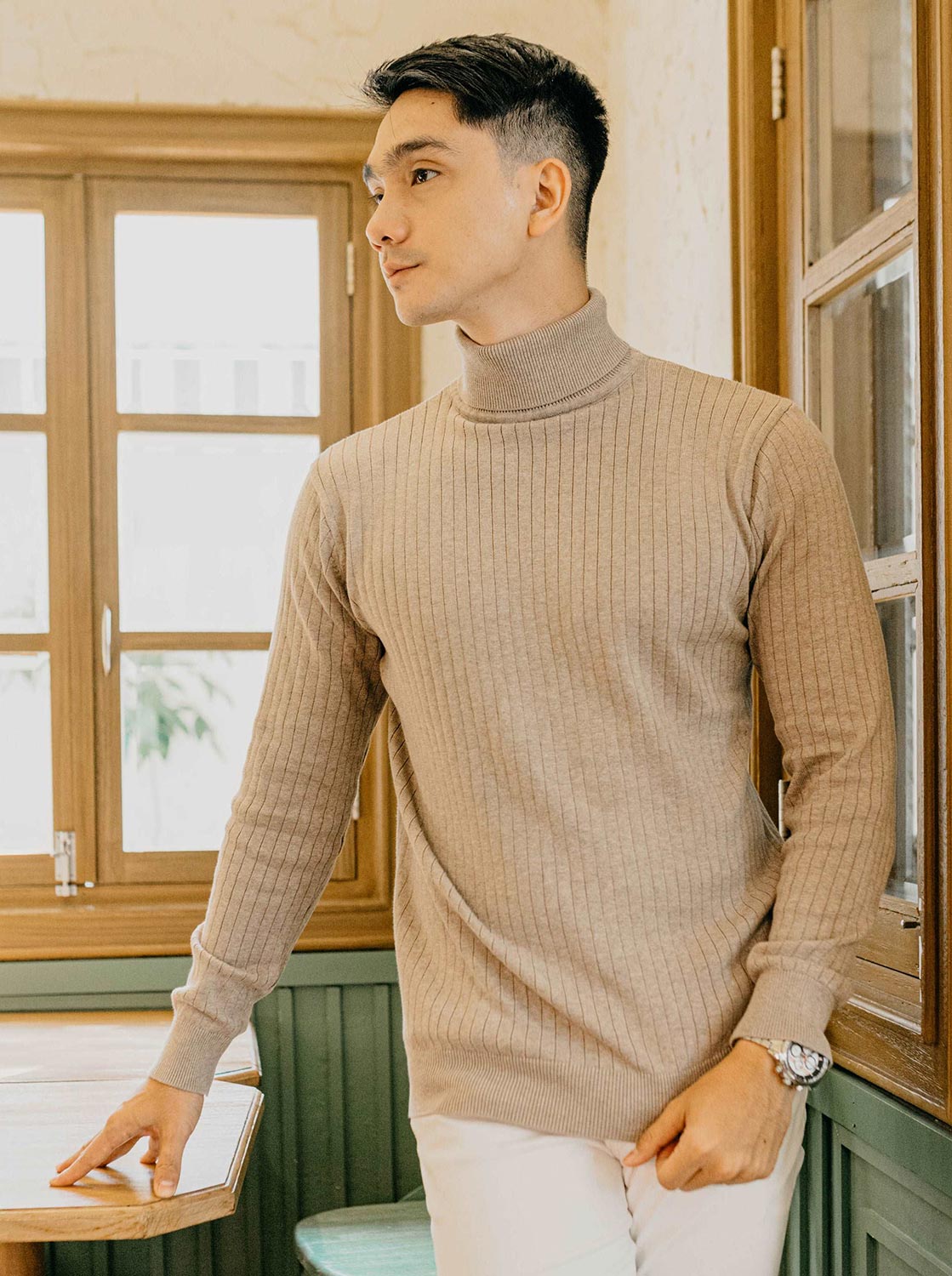 sweater rajut turtleneck jenis roll neck