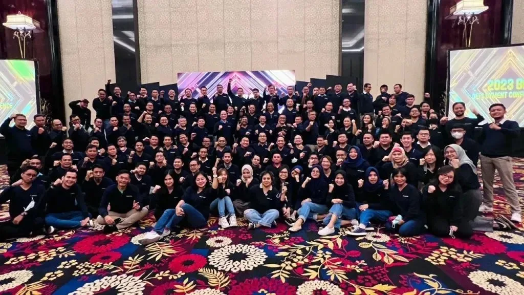 Knitwear korporat untuk perjalanan tim